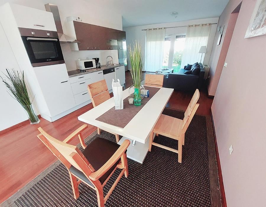 Queen Beach Apartments Нин Экстерьер фото