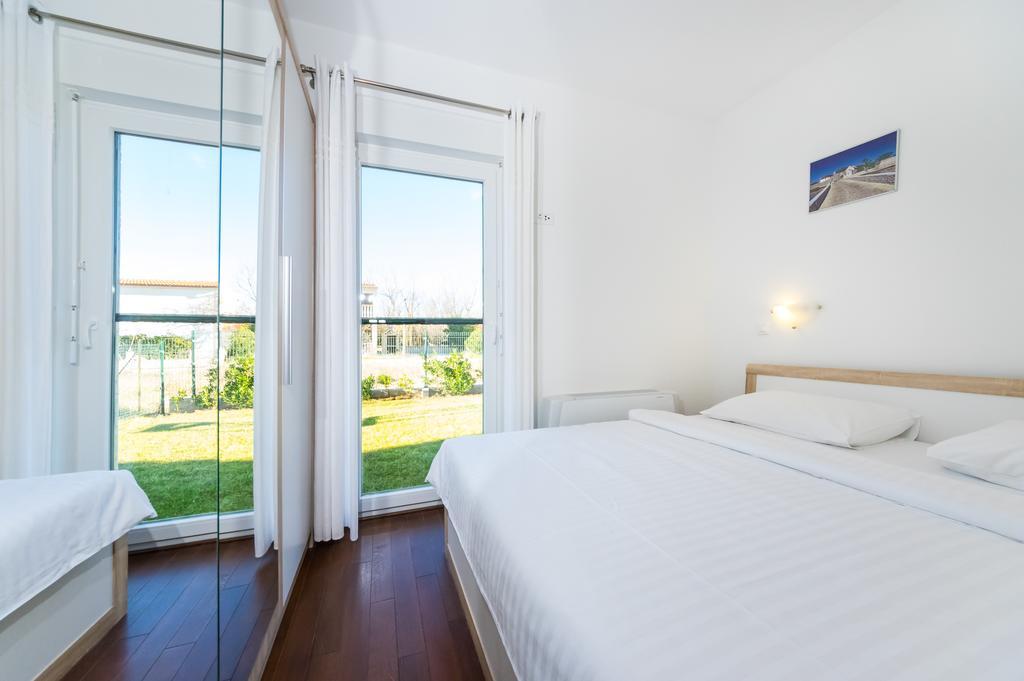 Queen Beach Apartments Нин Экстерьер фото