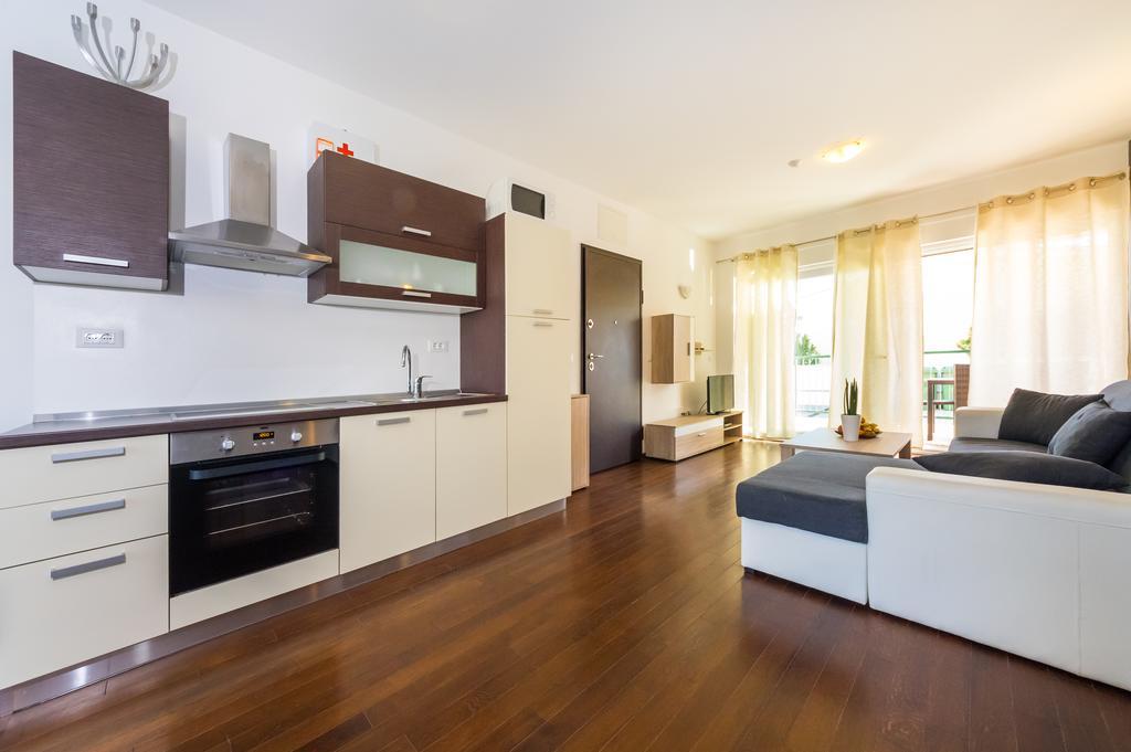 Queen Beach Apartments Нин Экстерьер фото
